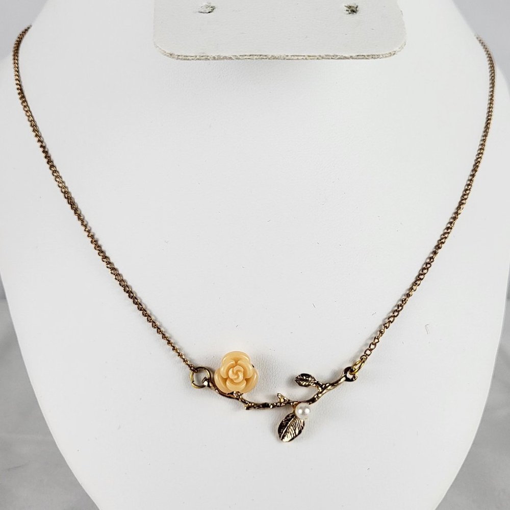 NWOT Rose with Pearl Necklace - Picture 2 of 2